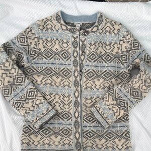 L.L. Bean 100% Lamb’s wool Cream and Gray Patterned Sweater